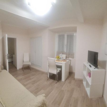 Trilocale Nel Centro Di Sampierdarena Apartment Genoa Bagian luar foto