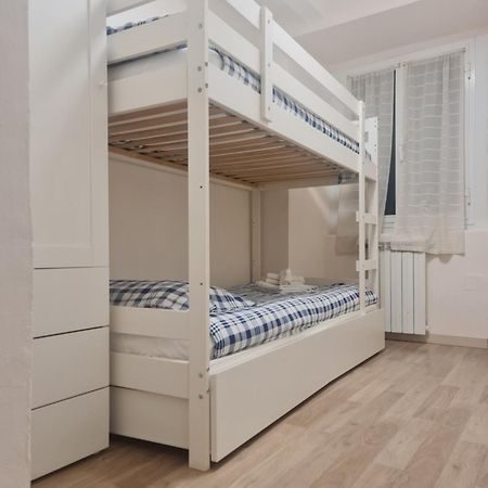 Trilocale Nel Centro Di Sampierdarena Apartment Genoa Bagian luar foto