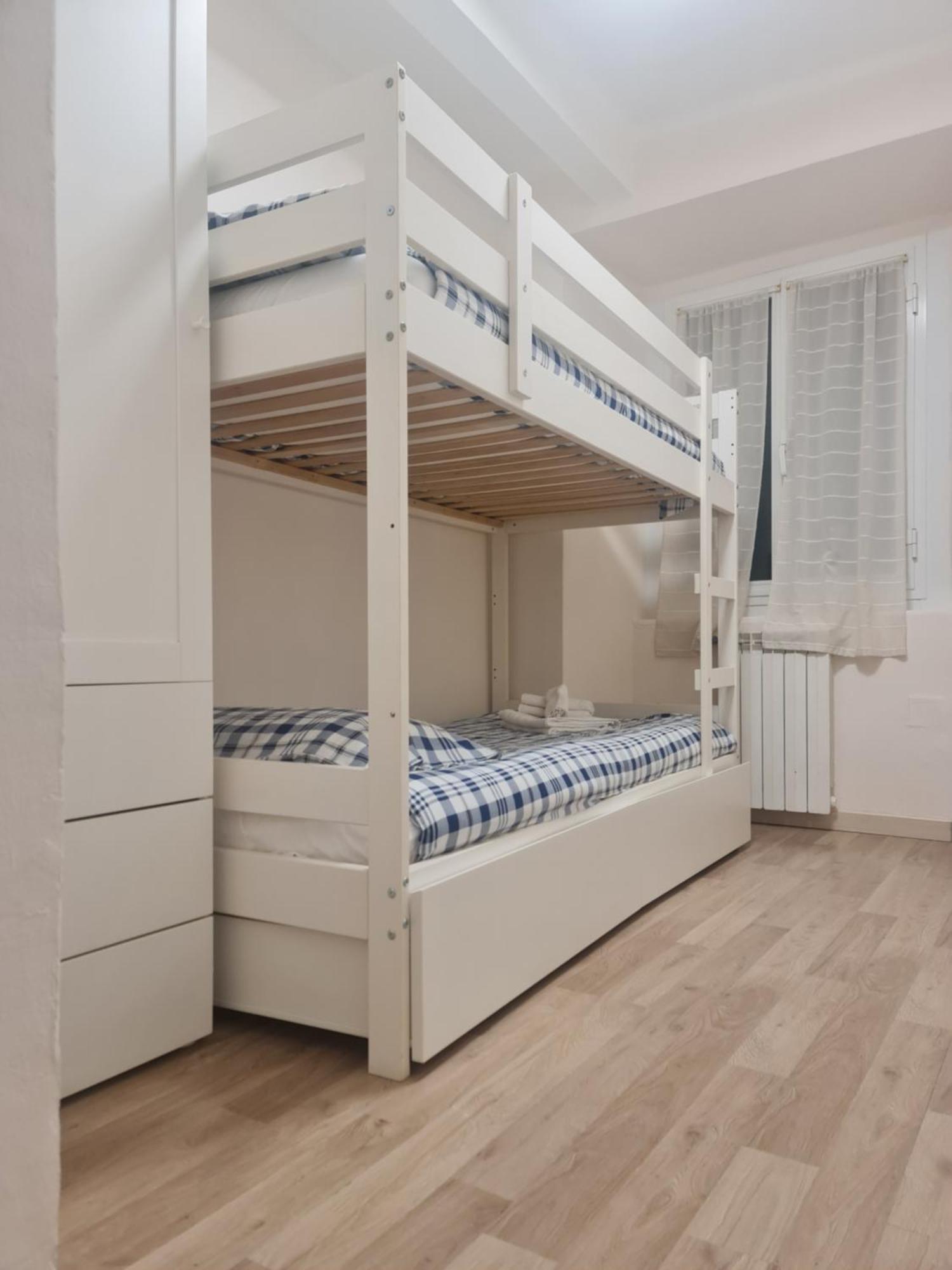 Trilocale Nel Centro Di Sampierdarena Apartment Genoa Bagian luar foto