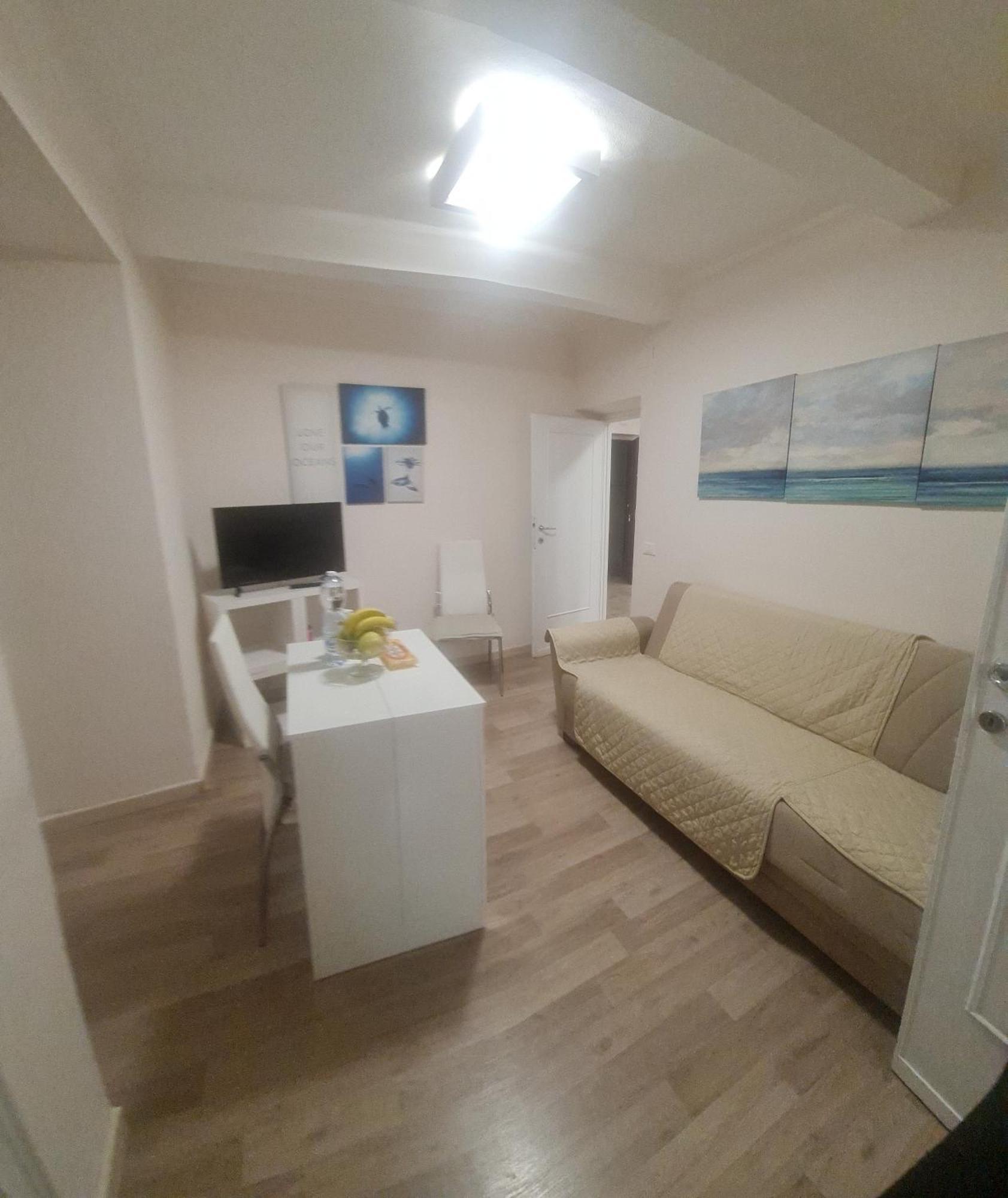 Trilocale Nel Centro Di Sampierdarena Apartment Genoa Bagian luar foto
